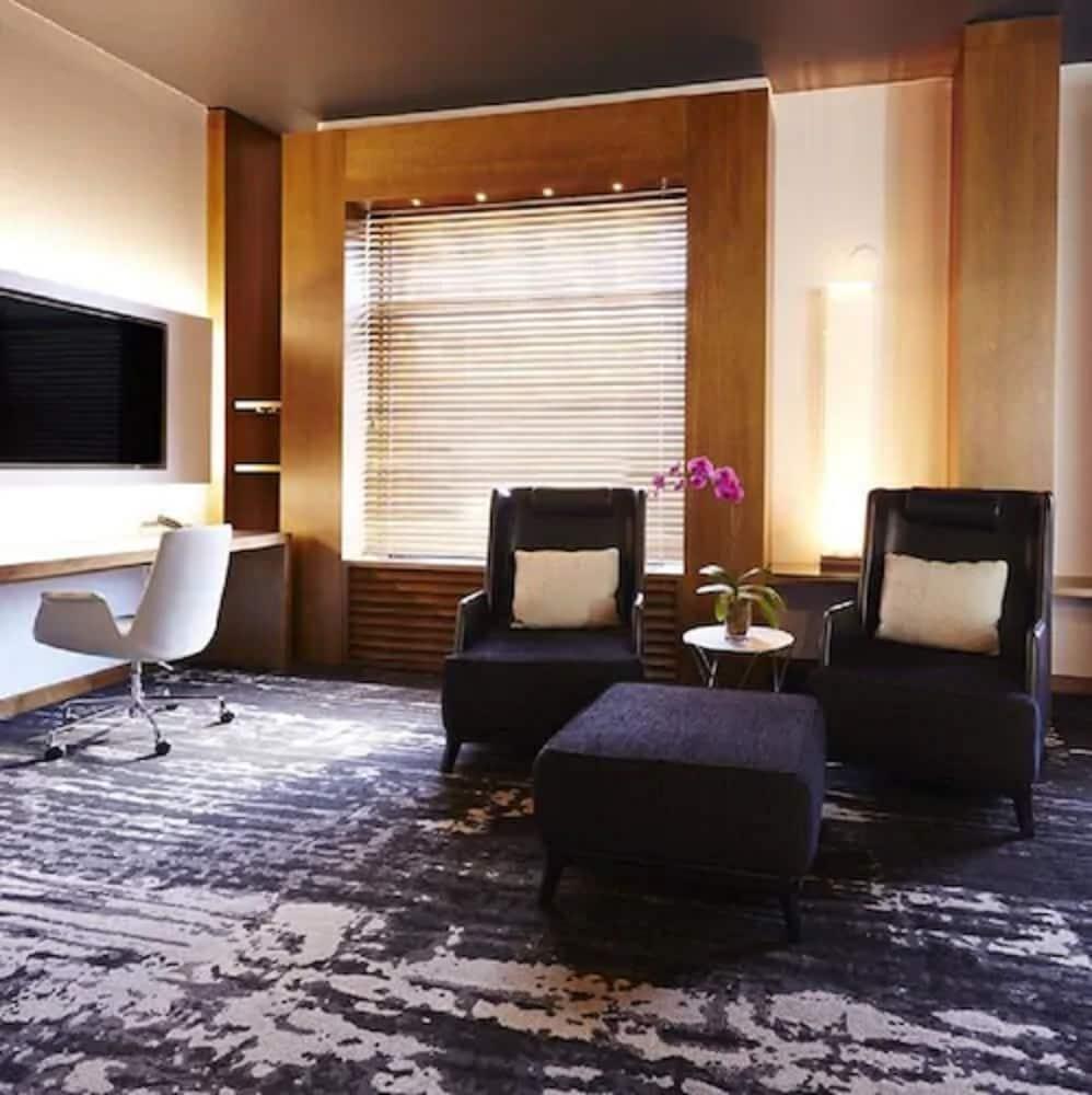 Le Germain Hotel Toronto Exterior photo